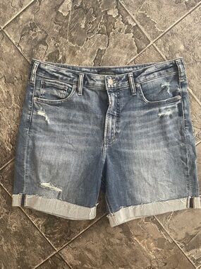 SILVER ‘Sure Thing Long’ Women’s Distressed Roll-Cuff Coastal Summer Jean Shorts